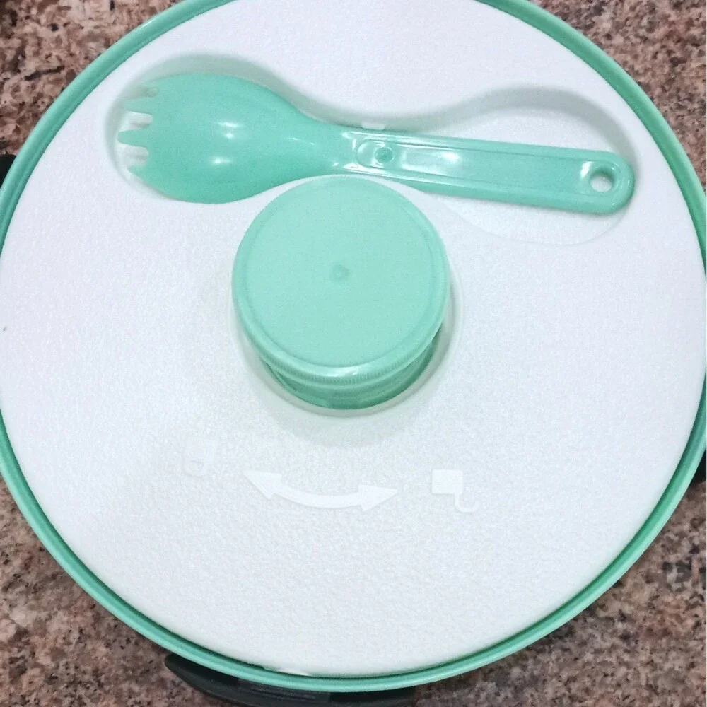 Miranella TRU Lunch Box 5 Compartments Snap Lid Spork Light Green Plastic Round
